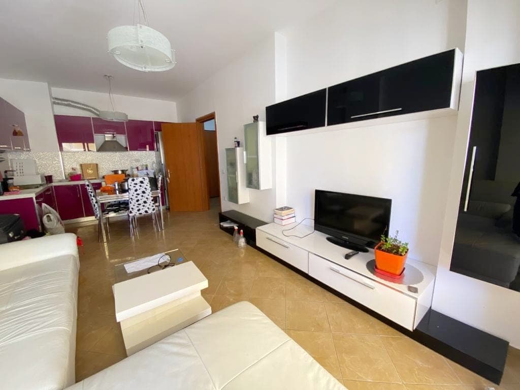 SHITET APARTAMENT 1+1 PRANE KAZAZIT RRUGA MUJO ULQINAKU,DURRES. 2
