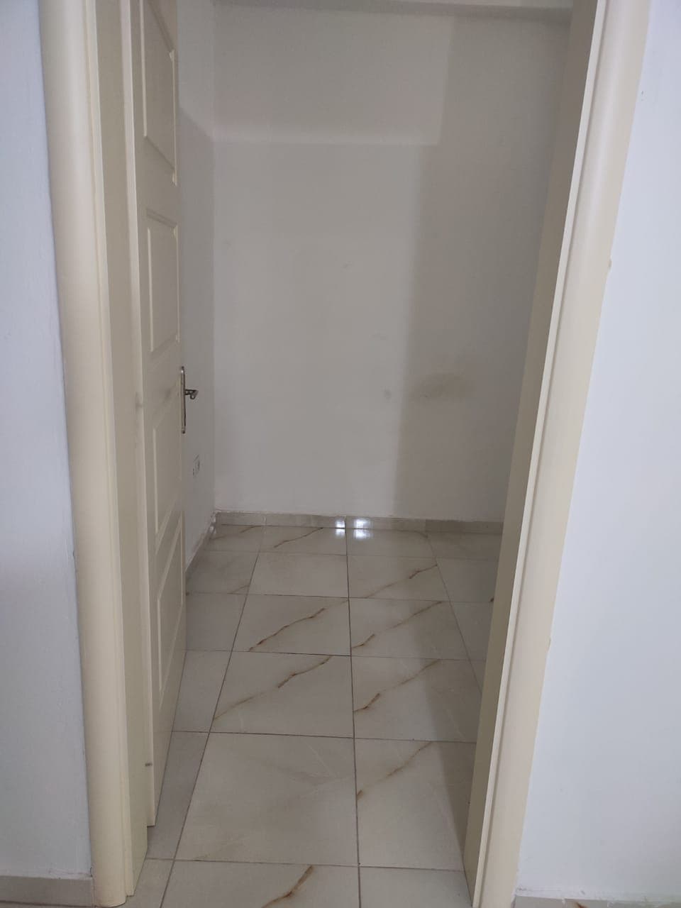 JEPET ME QERA APARTAMENT 1+1 PRANE SPITALIT,DURRES. 4