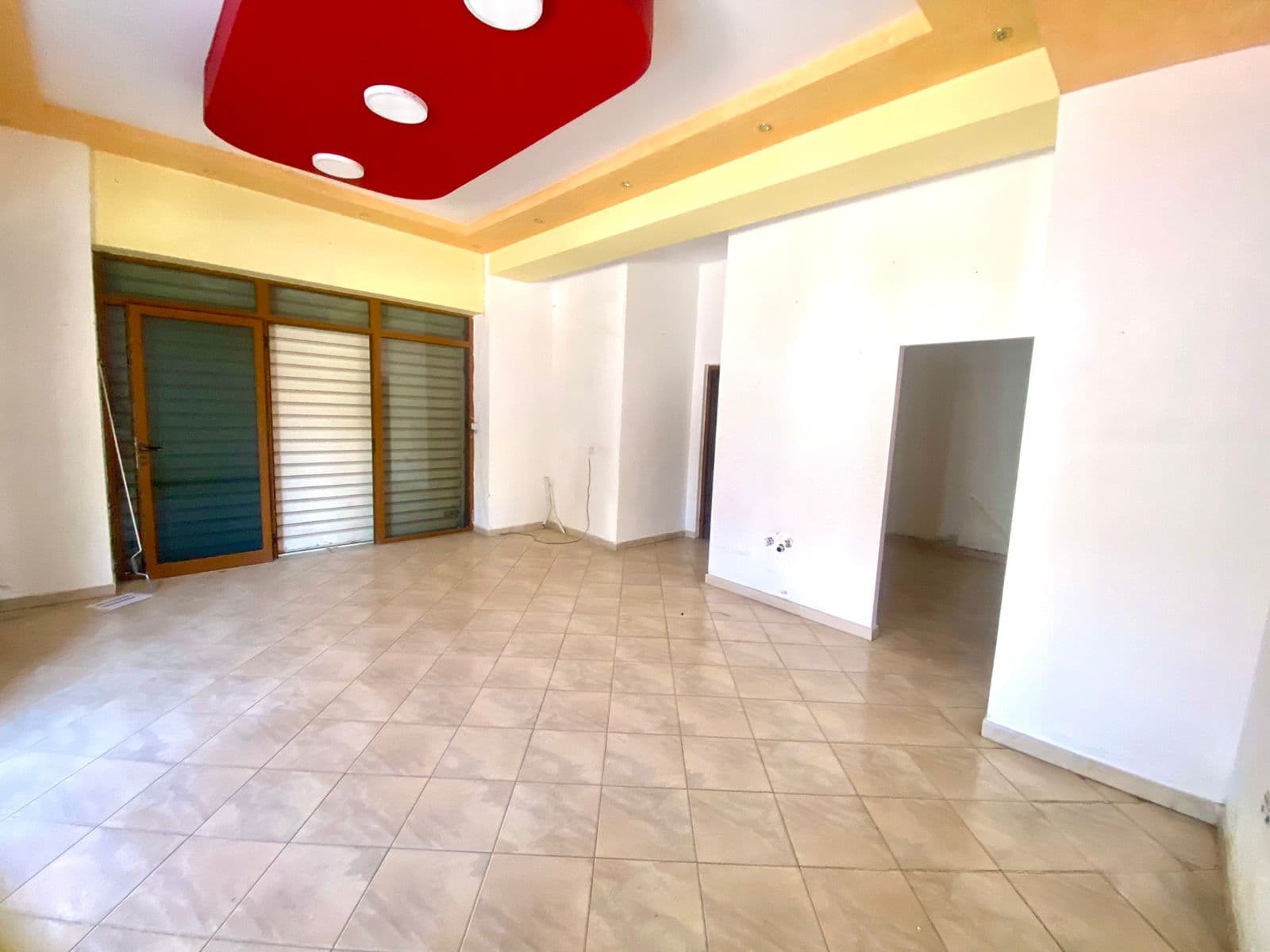 JEPET ME QERA AMBIENT BIZNESI PRANE HOTEL EMPIRE, DURRES. 3