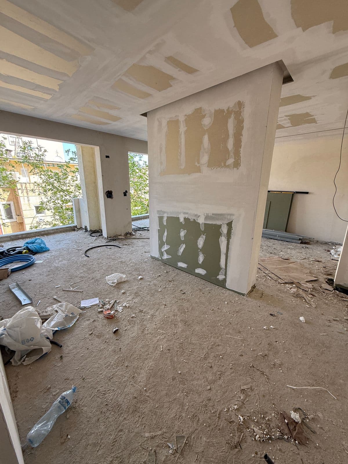 SHITET APARTAMENT 2+1 PRANE ISH PARKUT SPORTIV , DURRES. 3