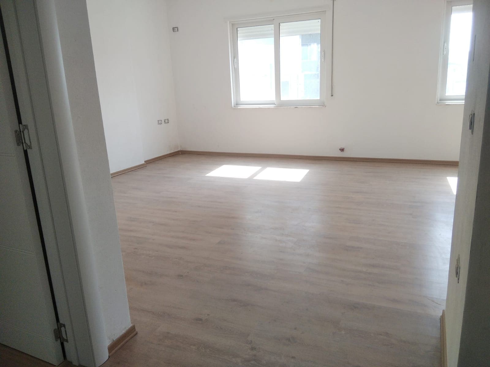 SHITEN 2 APARTAMENTE 1+1 PRANE SHKOLLES ITALIANE,VOLLGA, DURRES. 3