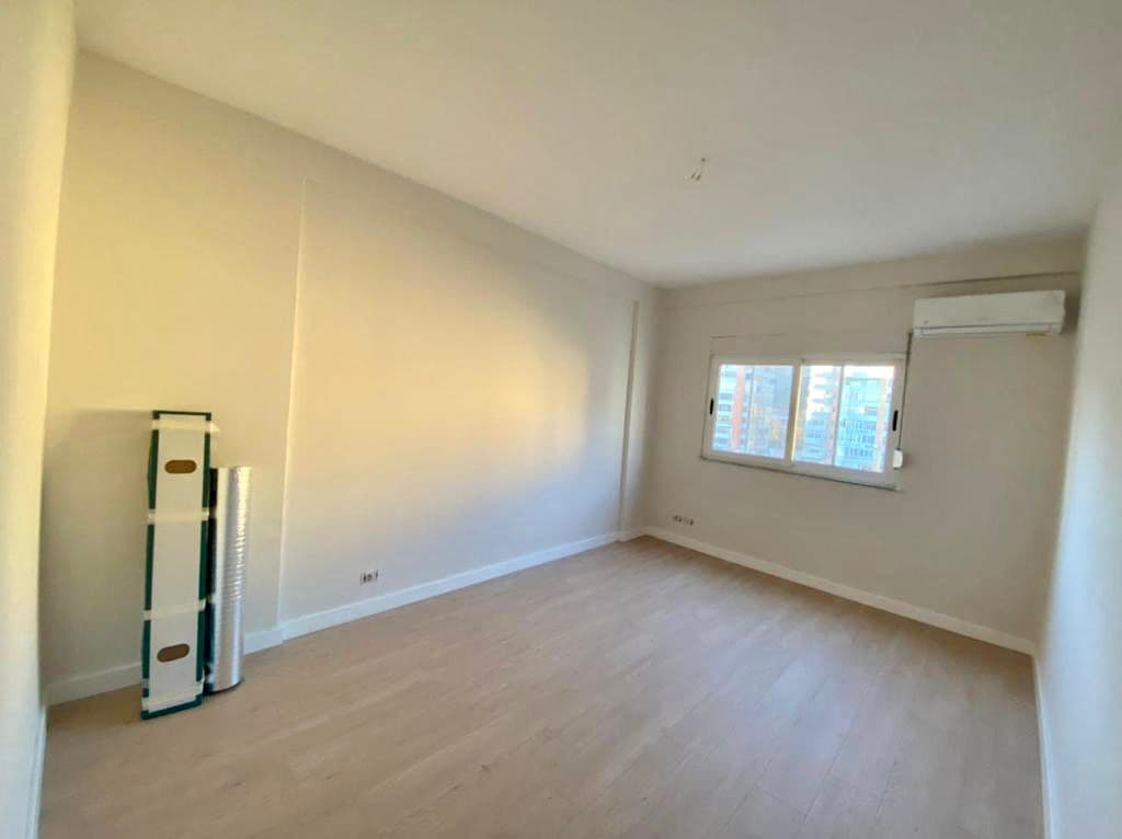 SHITET APARTAMENT 3+1 PRANE RESTORANT 4 STINET, VOLLGA, DURRES. 4