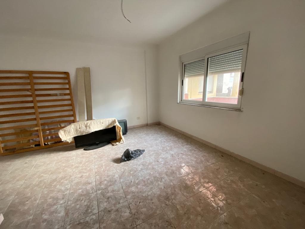 SHITET APARTAMENT 1+1 PRANE RESTORANT 4 STINET,VOLLGA,DURRES. 4