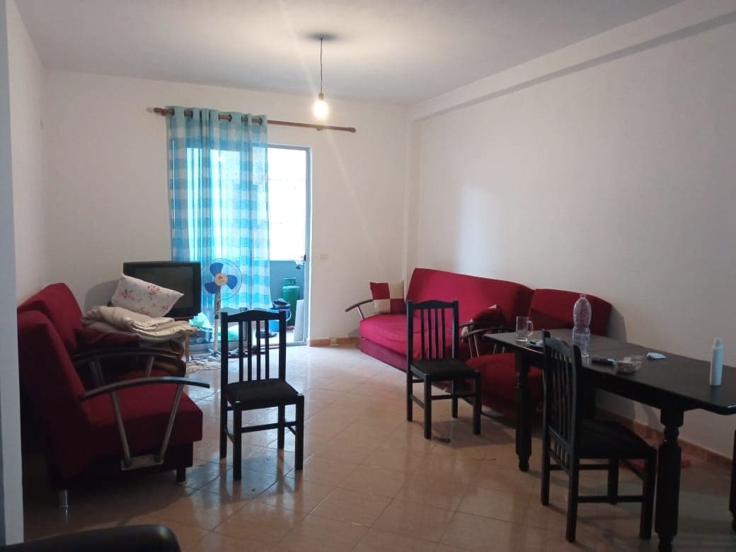 SHITET APARTAMENT 1+1 PRANE SHKOLLES BAJRAM CURRI PLAZH,DURRES. 2