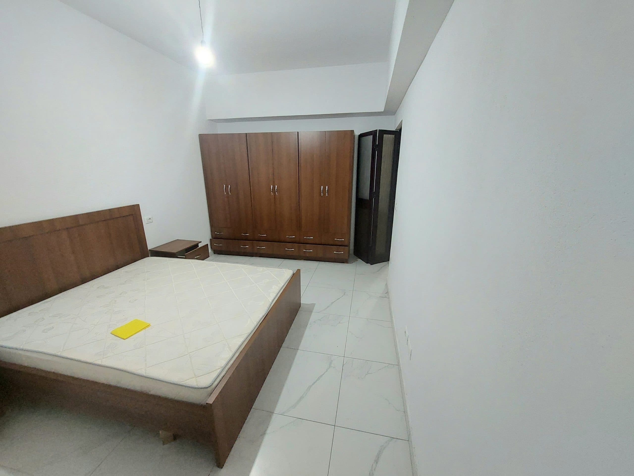 JEPET ME QERA APARTAMENT 2+1 , PRANE STACIONIT TE TRENIT, DURRES. 4