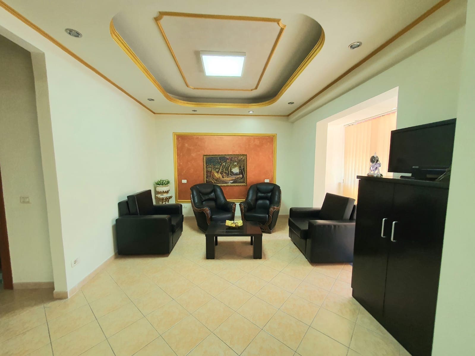 JEPET ME QERA AMBIENT BIZNESI PRANE STADIUMIT,DURRES . 4