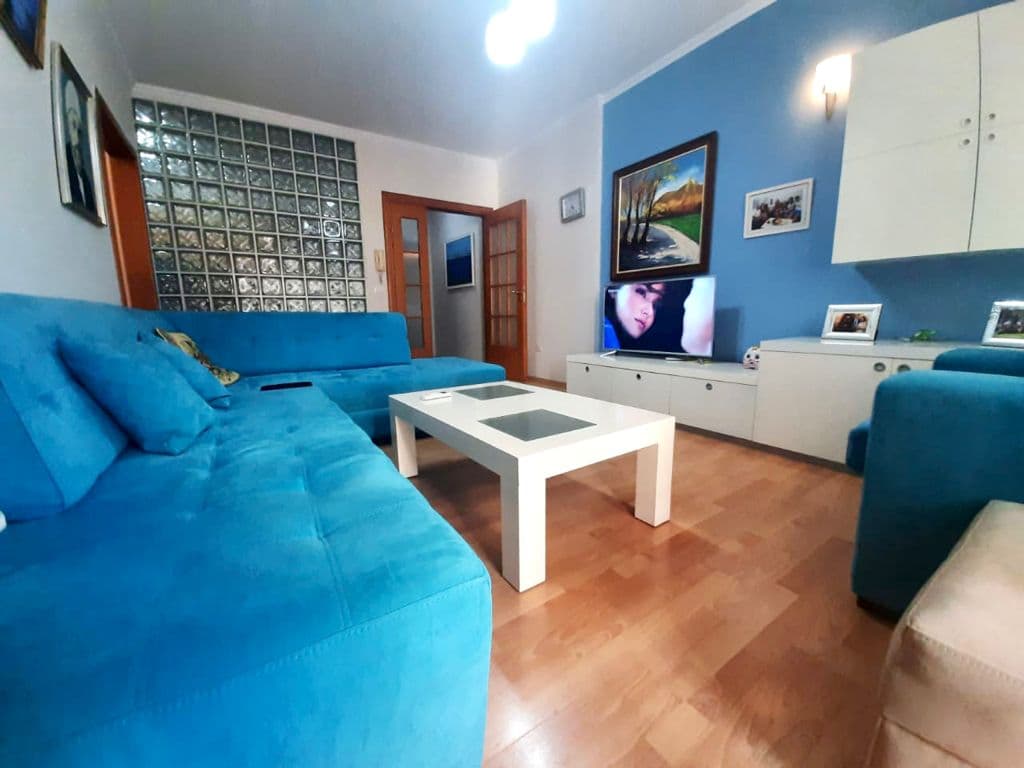 SHITET APARTAMENT 3+1 PRANE PALLATIT TE SPORTIT, DURRES.