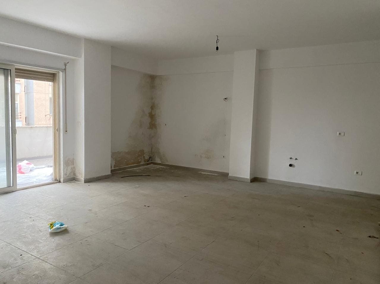 SHITET APARTAMENT 2+1 LAGJA 17 PRANE UJESJELLESIT , DURRES . 2