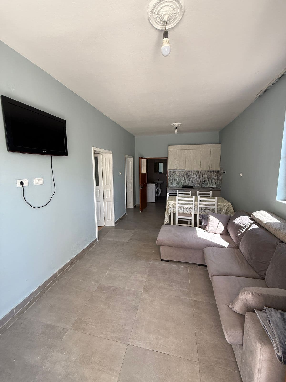 JEPET ME QERA 2+1 APARTAMENT PLAZH DURRES