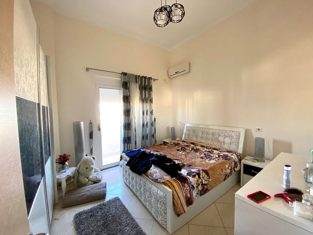 SHITET APARTAMENT 2+1+2 TEK STACIONI I TRENIT, DURRES. 4