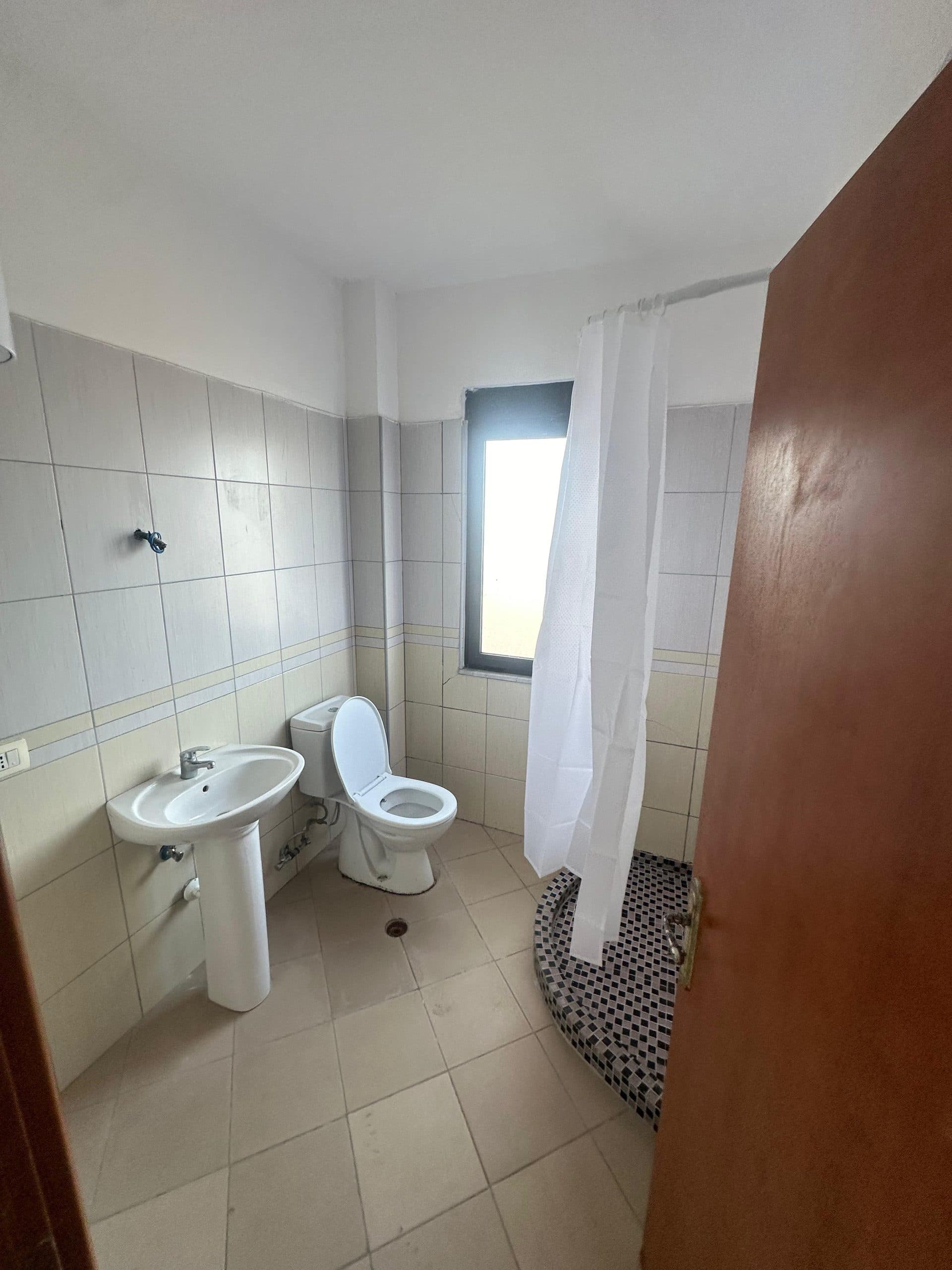 SHITET APARTAMENT 2+1, MBRAPA GALAKTIKUT, DURRES 4