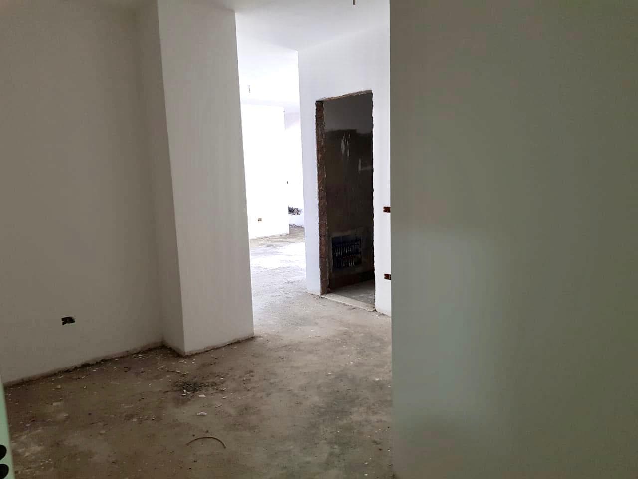 SHITET APARTAMENT 2+1 PRANE ISH FABRIKES SE BUKES,DURRES. 3