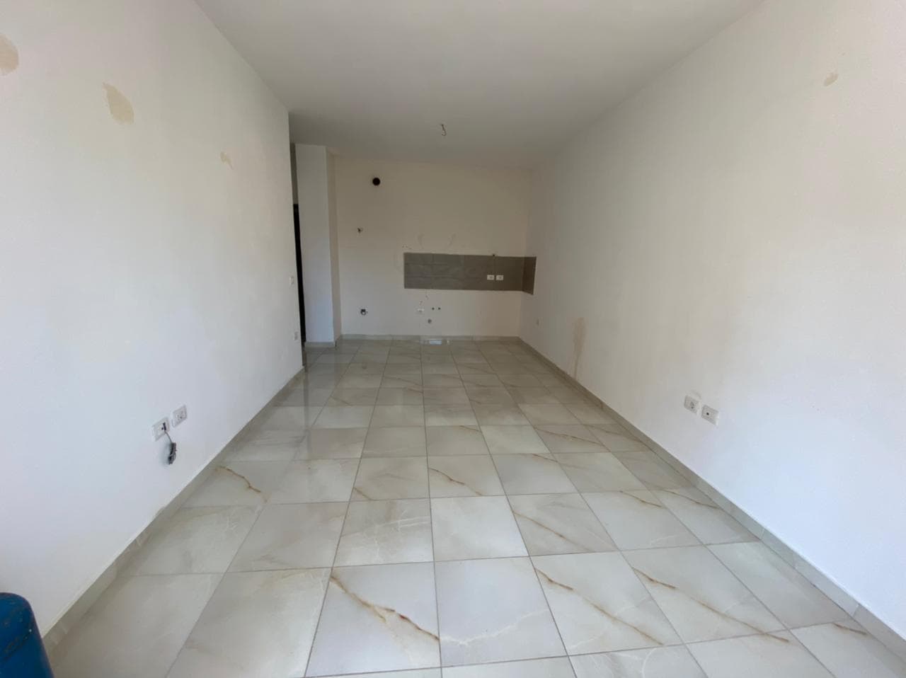 SHITET APARTAMENT 1+1 PRANE SPITALIT,LAGJA 18,DURRES. 2