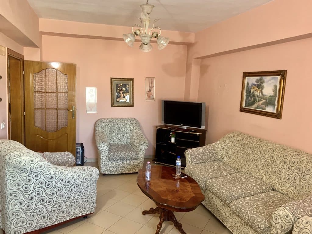 JEPET ME QERA APARTAMENT 2+1 PRAN LULISHTES TE TRENIT DURRES!