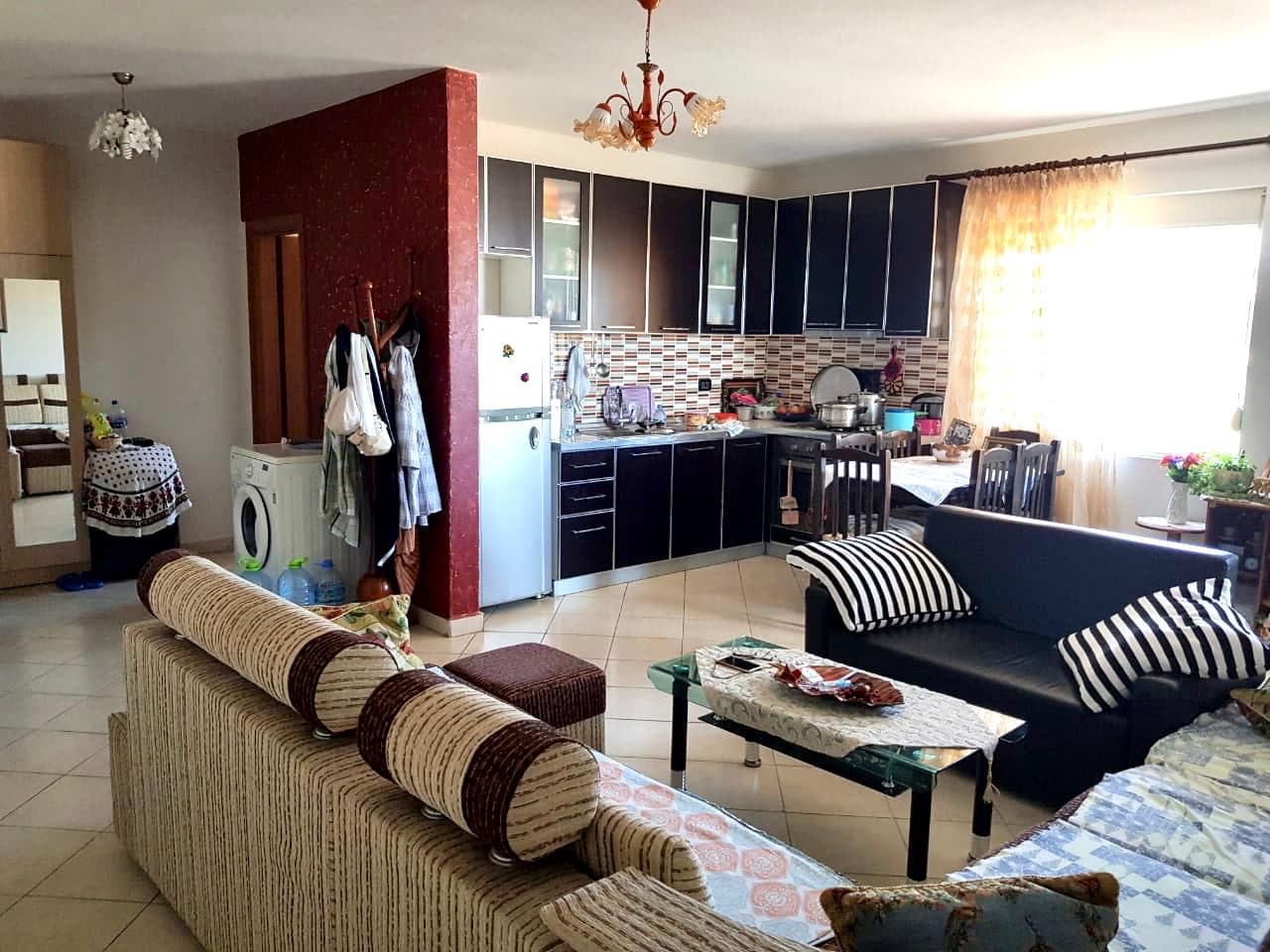 SHITET APARTAMENT 2+1 LAGJA 18, PERBALLE FUSHES SE RERES, DURRES! 2