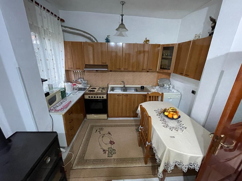 SHITET VILE 2 KATESHE, PRANE SHKOLLES DEMOKRACIA, DURRES . 3