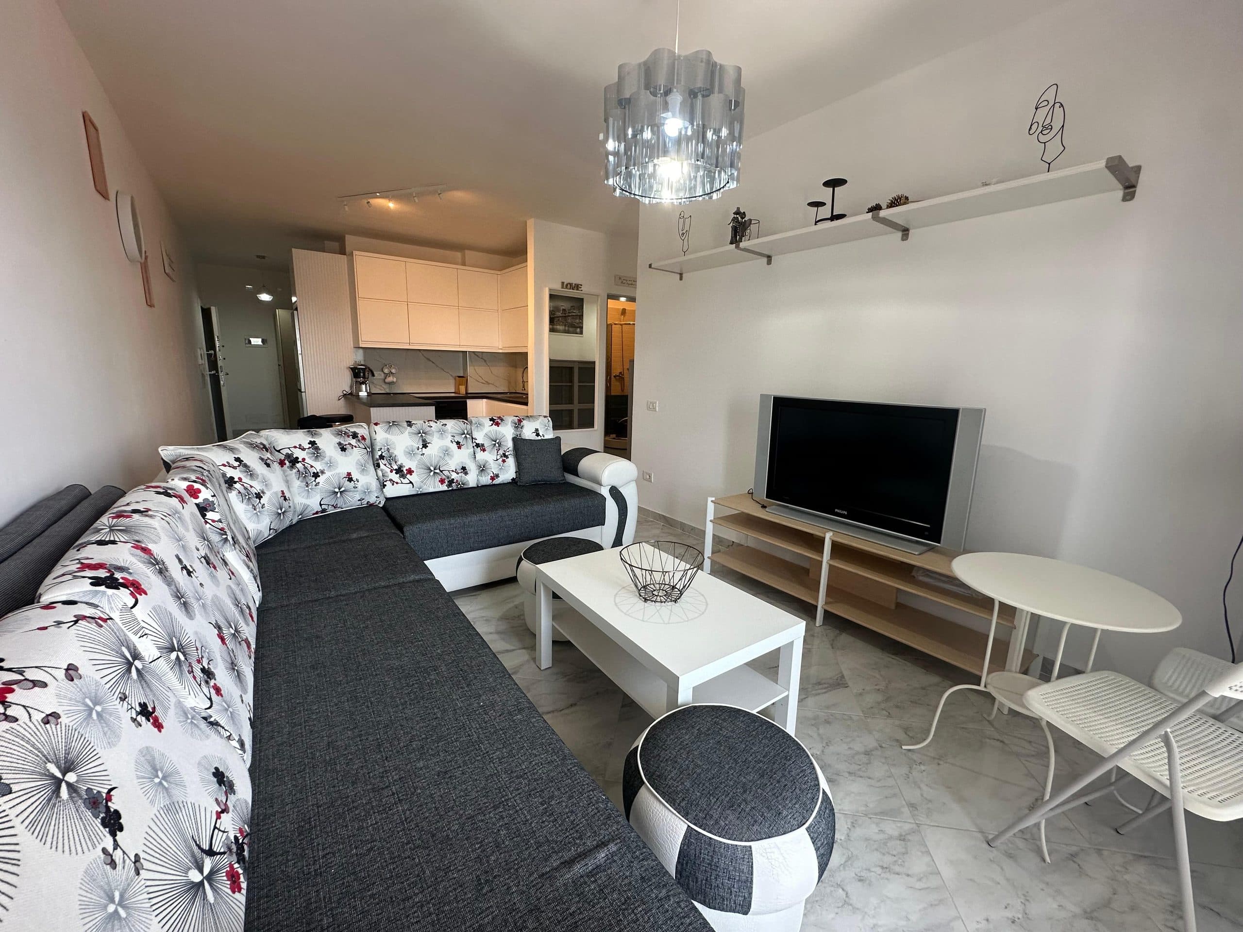JEPET ME QERA APARTAMENT 3+1, STACIONI I TRENIT, DURRES. 3
