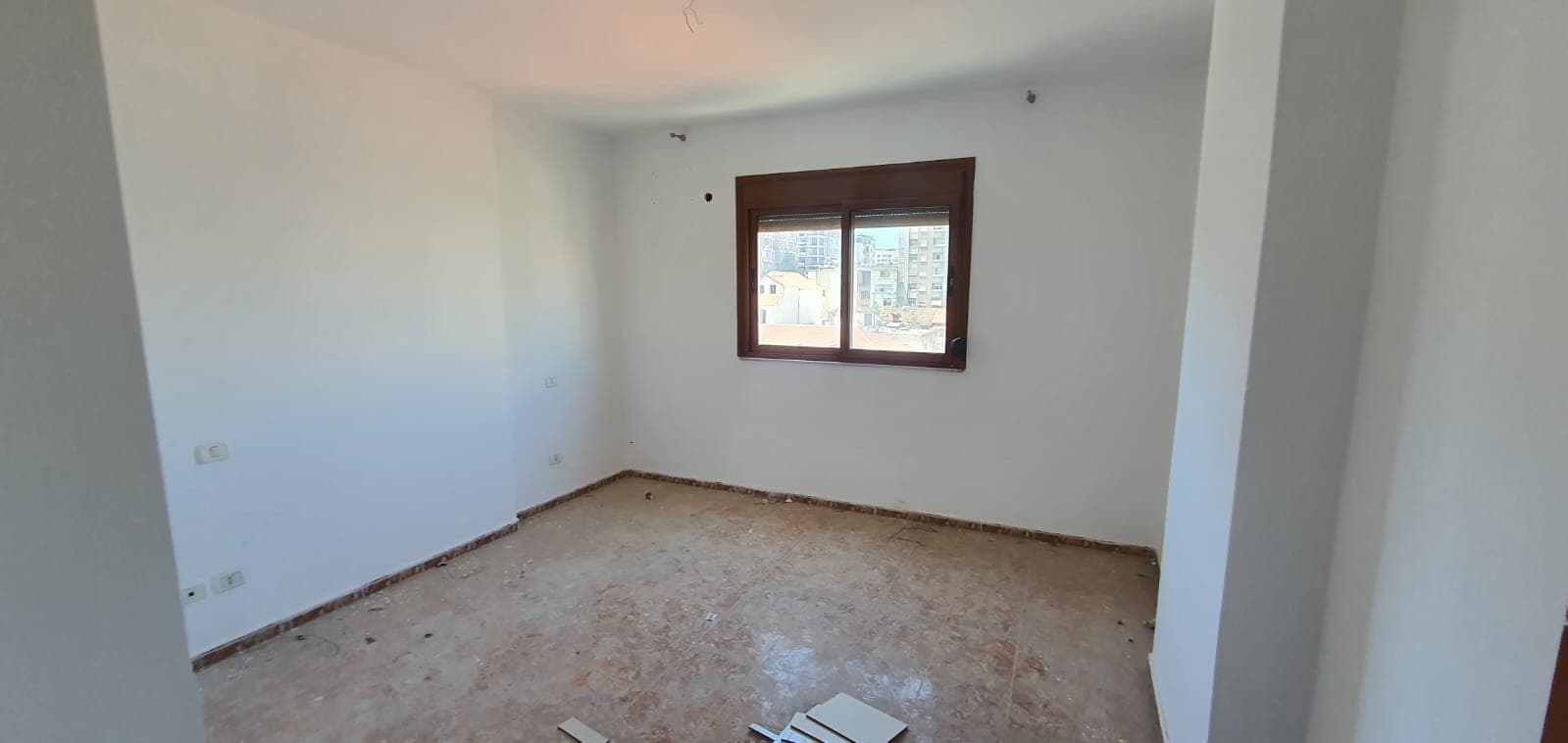 SHITET APARTAMENT 1+1 PRANE MARKATES QENDER,DURRES. 3