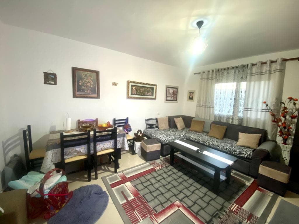 SHITET APARTAMENT 1+1 PRANE STADIUMIT, LAGJA 18, DURRES. 2