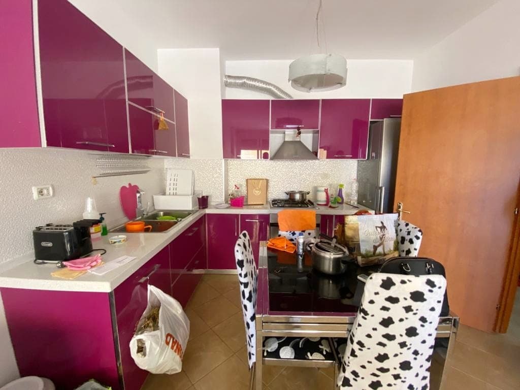 SHITET APARTAMENT 1+1 PRANE KAZAZIT RRUGA MUJO ULQINAKU,DURRES. 3