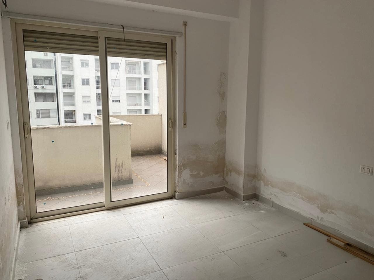 SHITET APARTAMENT 2+1 LAGJA 17 PRANE UJESJELLESIT , DURRES . 4