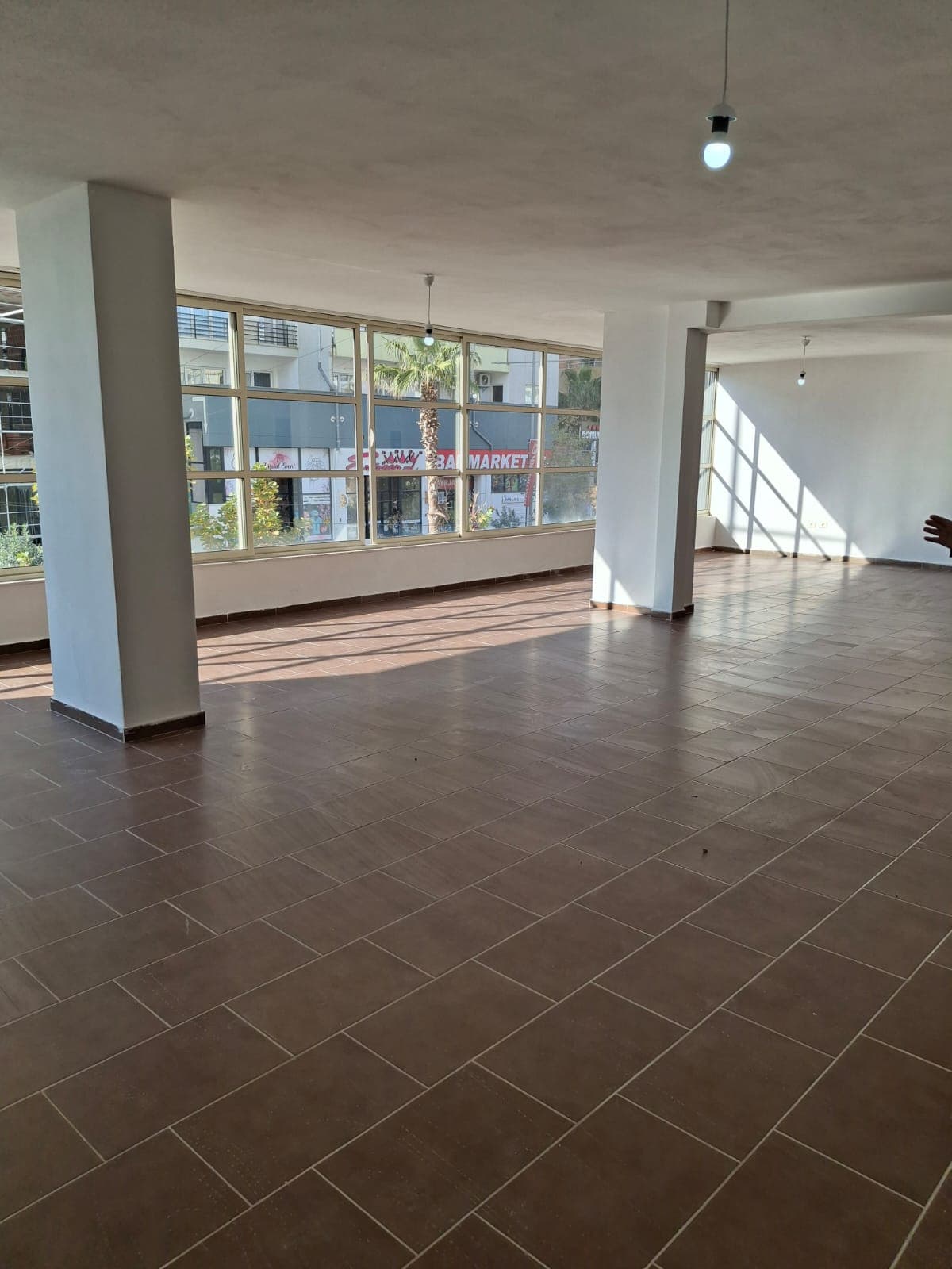 JEPET ME QERA AMBIENT BIZNESI PLAZH DURRES 4