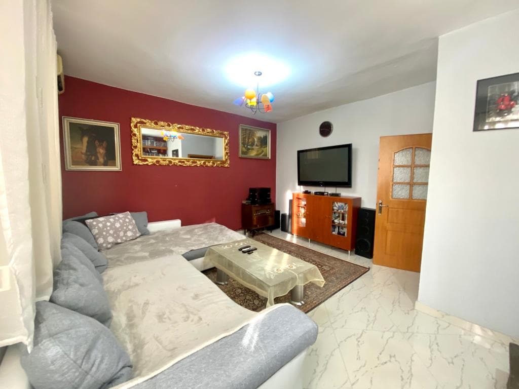 SHITET APARTAMENT 2+1 PRANE SHKOLLES QEMAL MICI, DURRES. 2