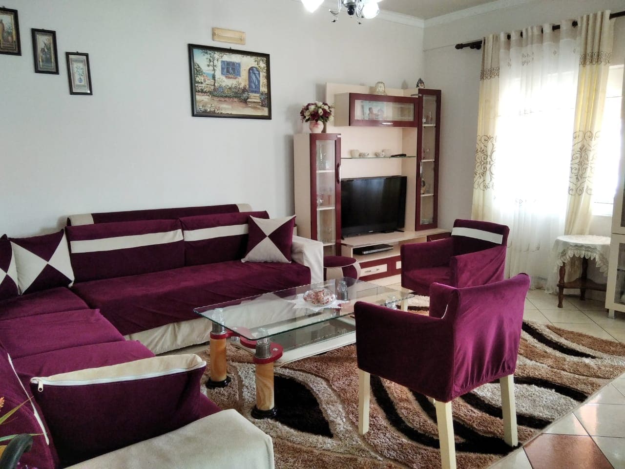 SHITET KATI I DYTE I NJE VILE,PRANE ZONES SE KENETES,DURRES . 2