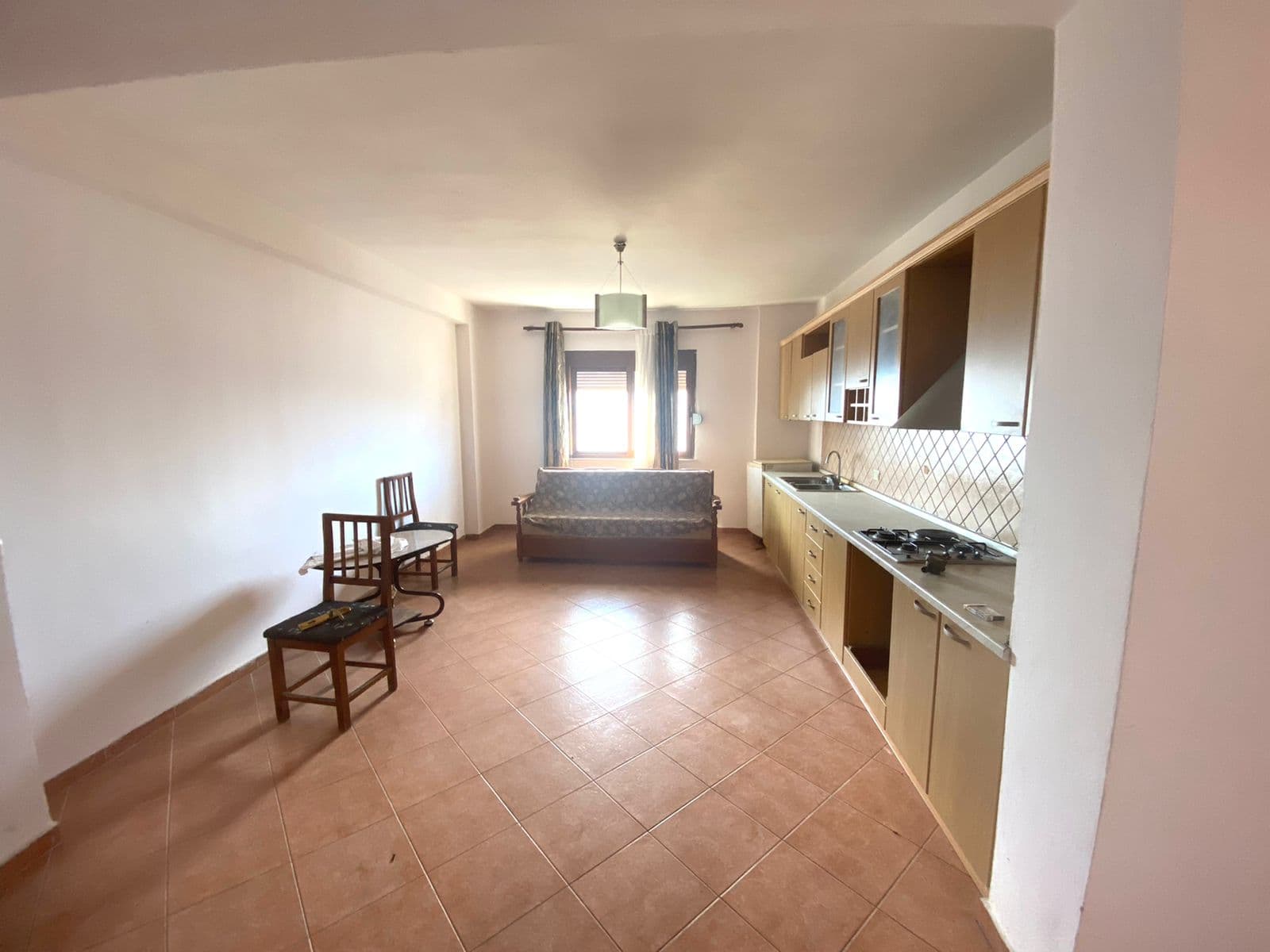 SHITET APARTAMENT 1+1 PRANE SHKOLLES ITALIANE VOLLGA, DURRES. 2