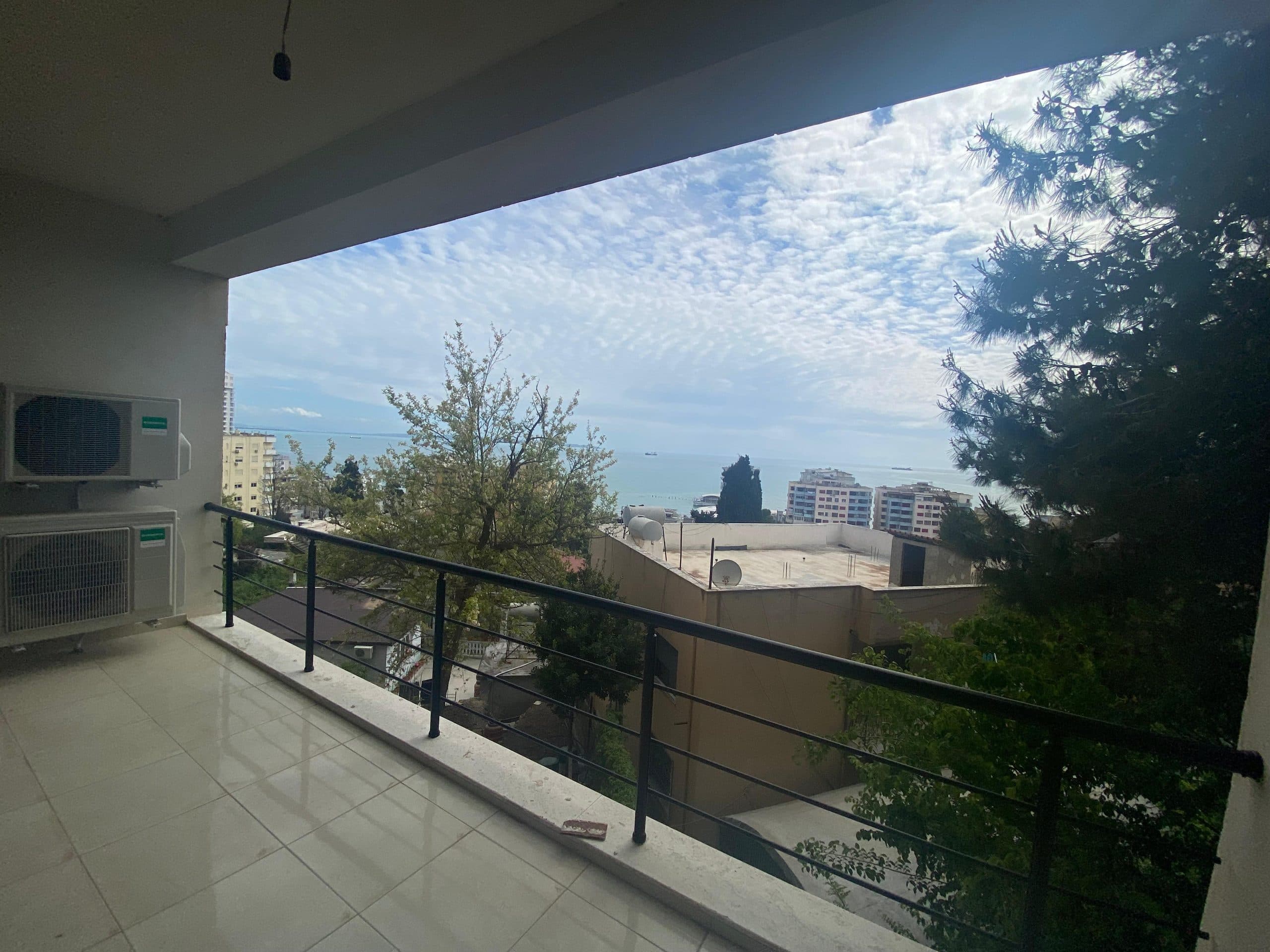 SHITET APARTAMENT ME PAMJE NGA DETI 2+1+2, VILA E ZOGUT, DURRES.