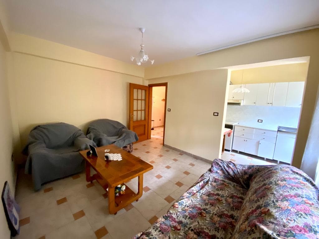 SHITET APARTAMENT 2+1 LAGJA 6, PRANE ISH RAJONIT, DURRES.