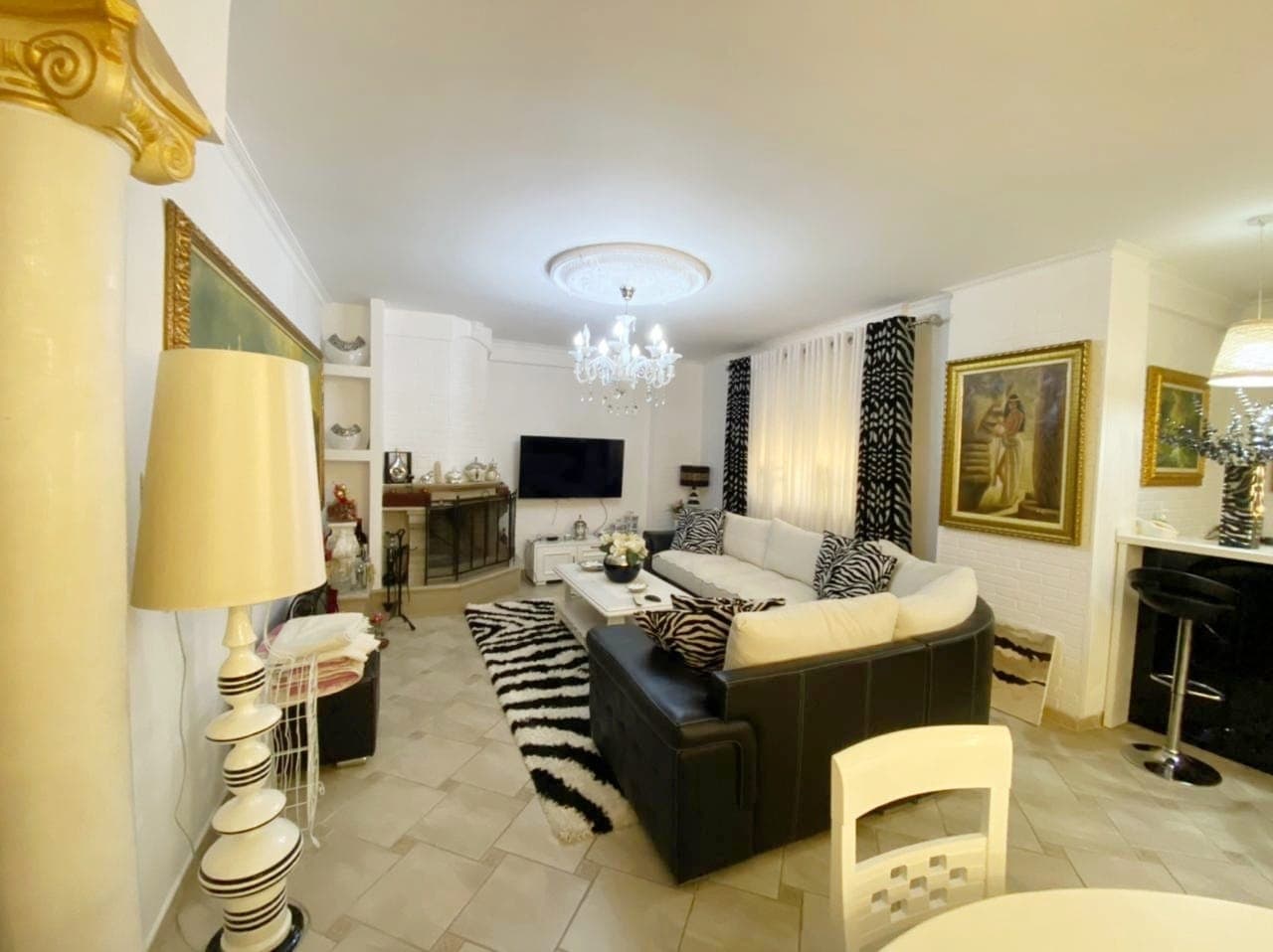 SHITET APARTAMENT 2+1 PRANE SFINKSIT VOLLGA, DURRES.