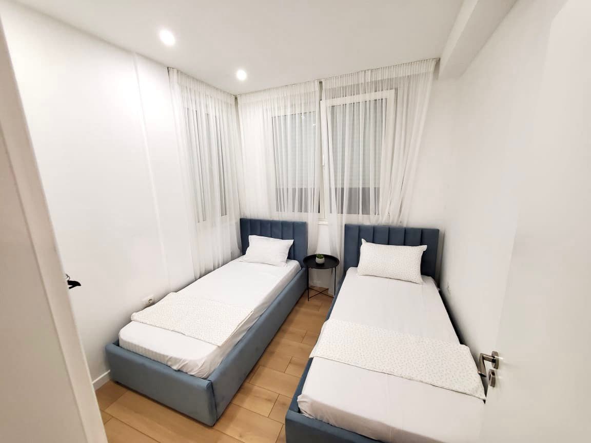 JEPET ME QERA APARTAMENT 2+1, PRANE HOTEL DOLCE VITA, DURRES. 3