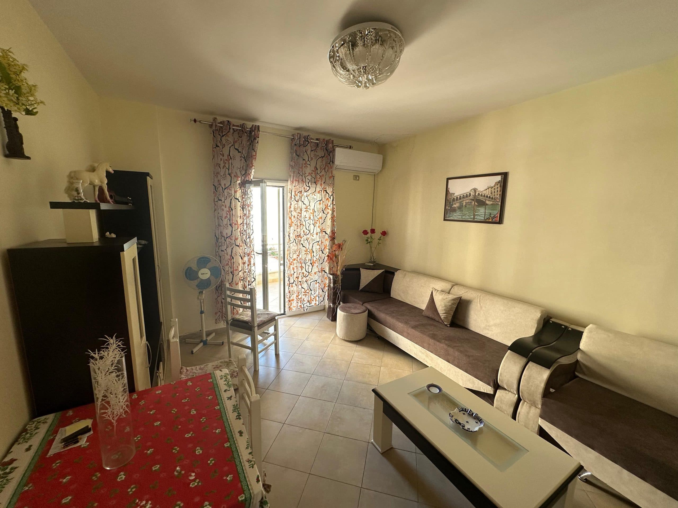 JEPET ME QERA APARTAMENT 1+1, PRANE PISTA KOSOVA PLAZH VIJE E PARE, DURRES.