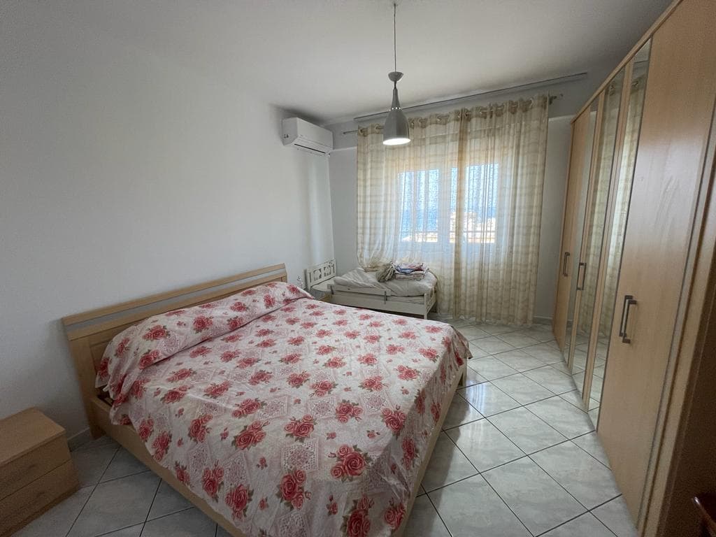 JEPET ME QERA APARTAMENT 3+1 ME PAMJE DETI VOLLGA,DURRES. 4