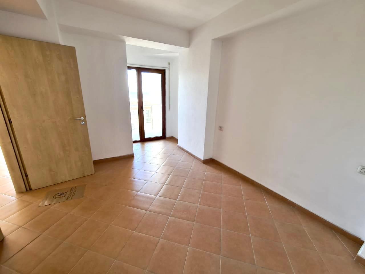 SHITET APARTAMENT 1+1 ME PAMJE NGA DETI, CURRILA, DURRES. 3