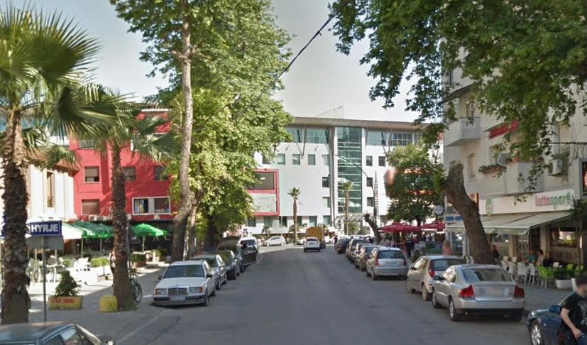 SHITET AMBIENT BIZNESI RRUGA EGNATIA, QENDER, DURRES.