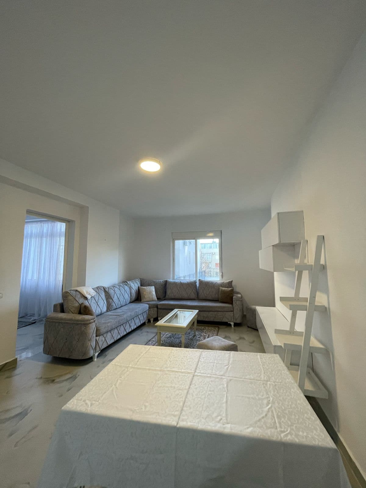 JEPET APARTAMEN ME QERA 1+1 ISH URT , DURRES.