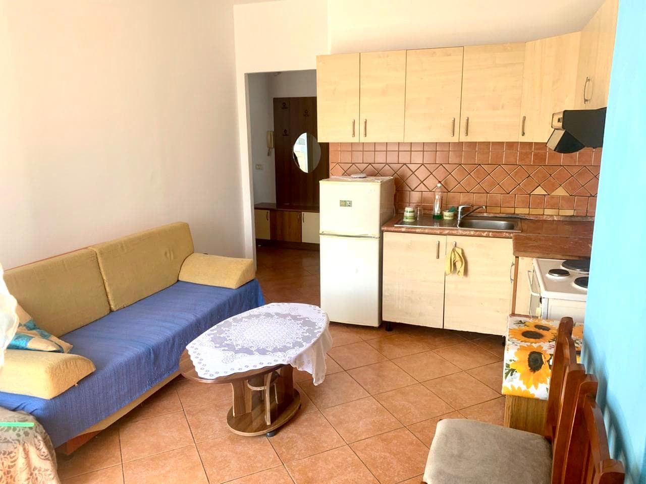 JEPET ME QERA APARTAMENT 1+1 MBRAPA SHKOLLES GREKE,DURRES.