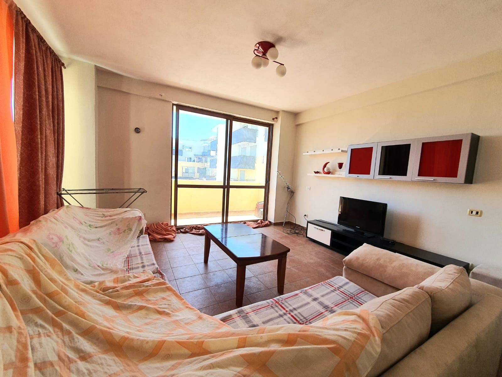 SHITET APARTAMENT 1+1 PRANE SHKOLLES BAJRAM CURRI PLAZH, DURRES. 3