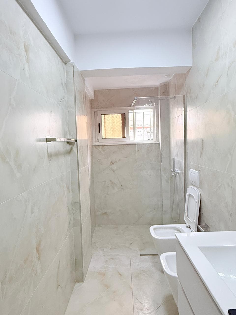 JEPET ME QERA AMBIEMT BIZNESI ZONA TATIMET DURRES 2