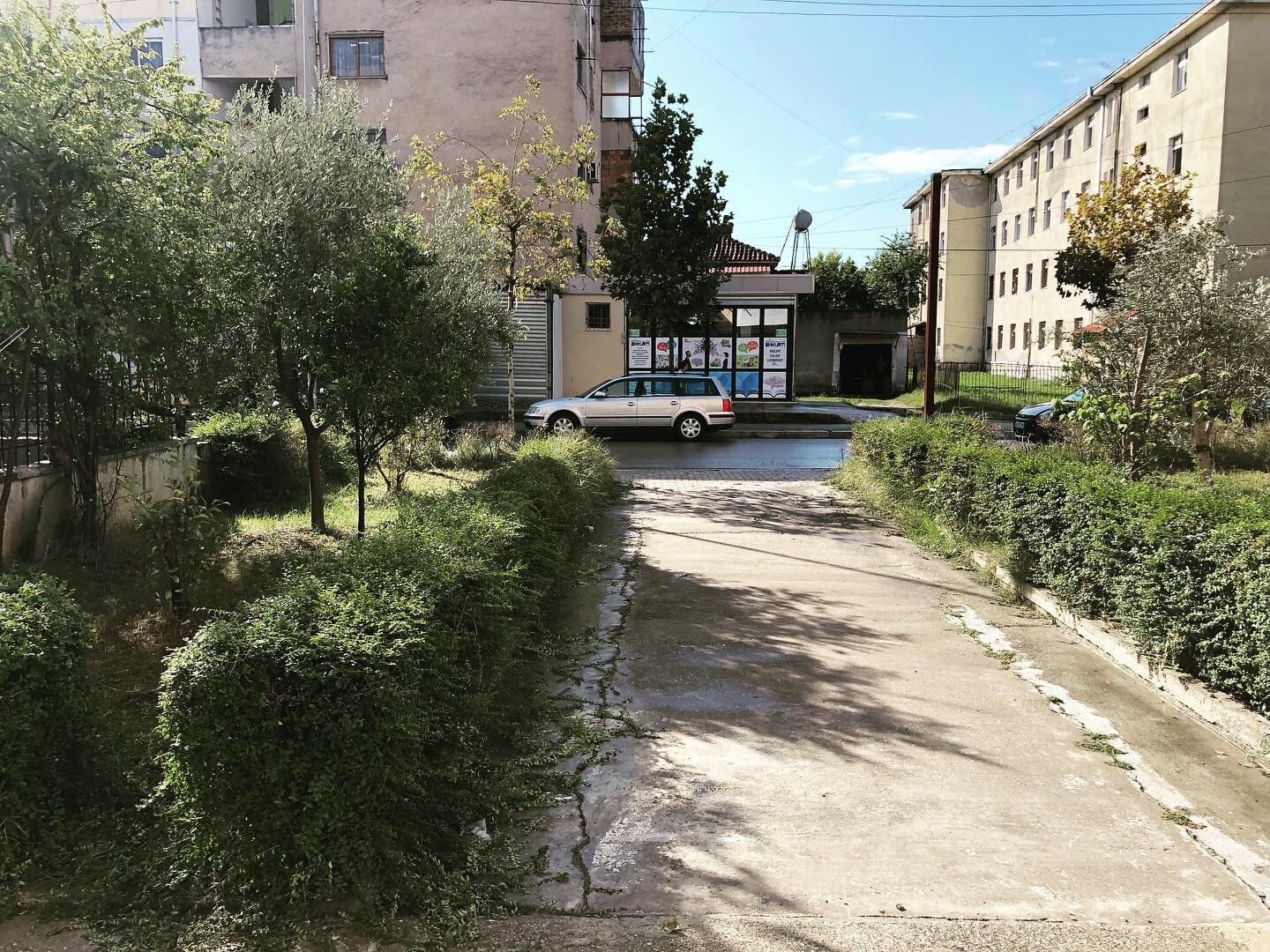 SHITET AMBJENT BIZNESI PRANE KRYQIT TE KUQ,DURRES!