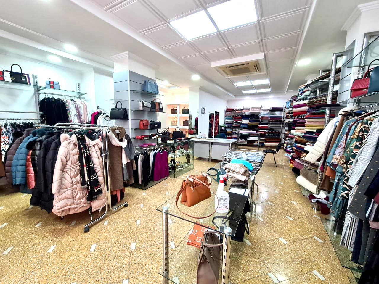 SHITET AMBIENT BIZNESI PRANE LULISHTES , DURRES.