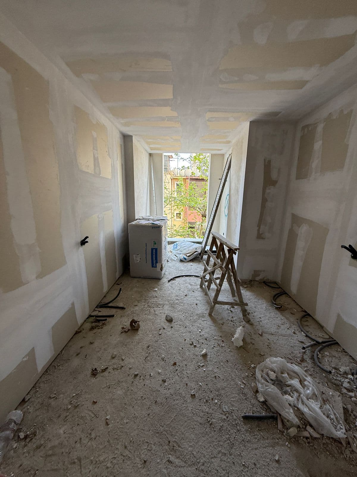 SHITET APARTAMENT 2+1 PRANE ISH PARKUT SPORTIV , DURRES. 4
