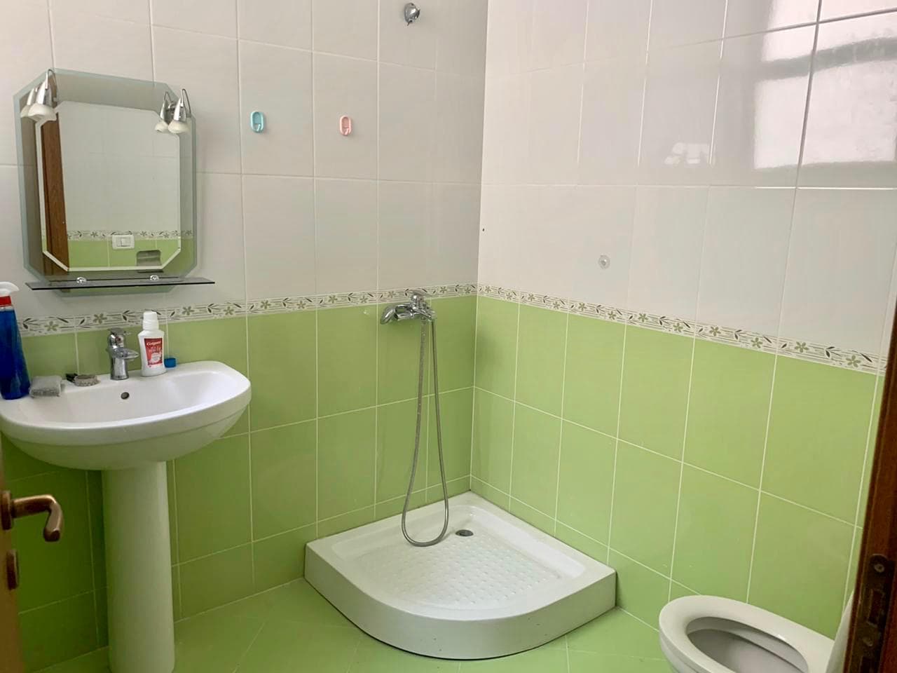JEPET ME QERA APARTAMENT 2+1, LAGJA 6 PRANE ISH RAJONIT, DURRES.