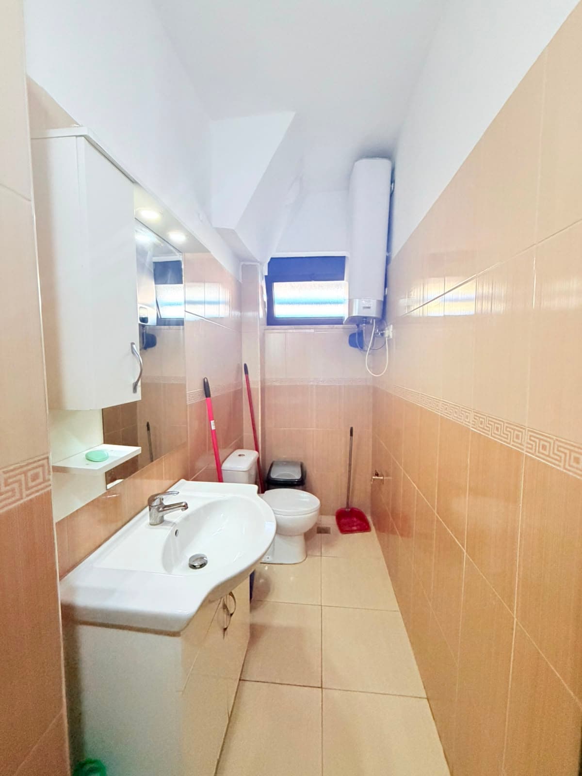 JEPET ME QERA AMBIENT BIZNESI NE LAGJEN 17, DURRES 3