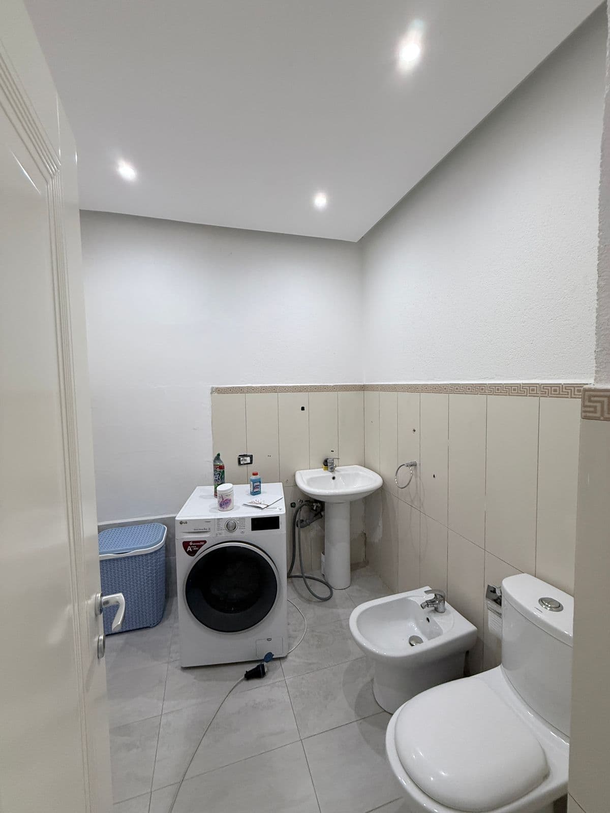 SHITET APARTAMENT 3+1+3+1 DEPO NE ZONEN E POSTES QENDER DURRES