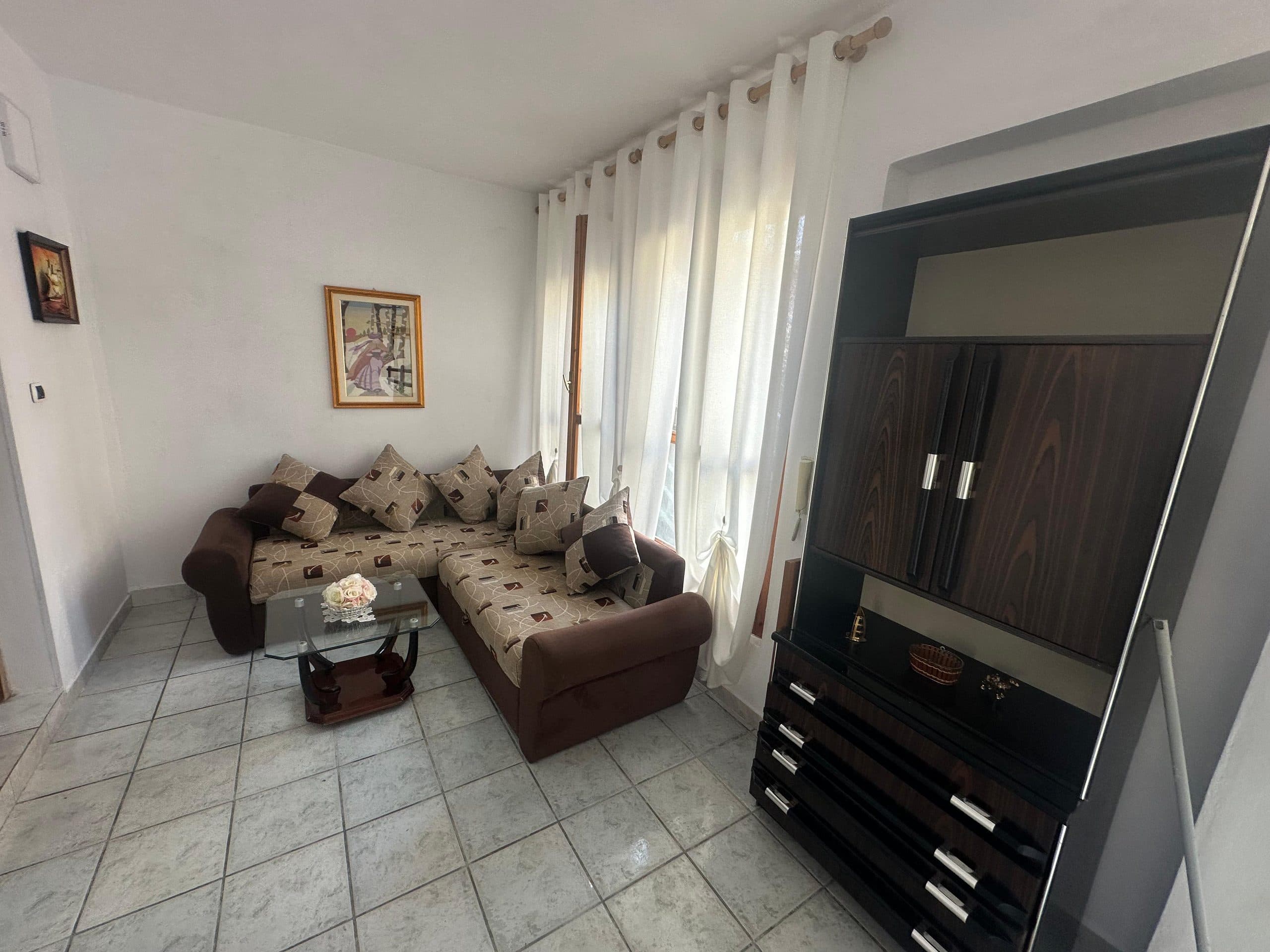 JEPET ME QERA APARTAMENT 2+1, PRANE GJYKATES, DURRES. 2