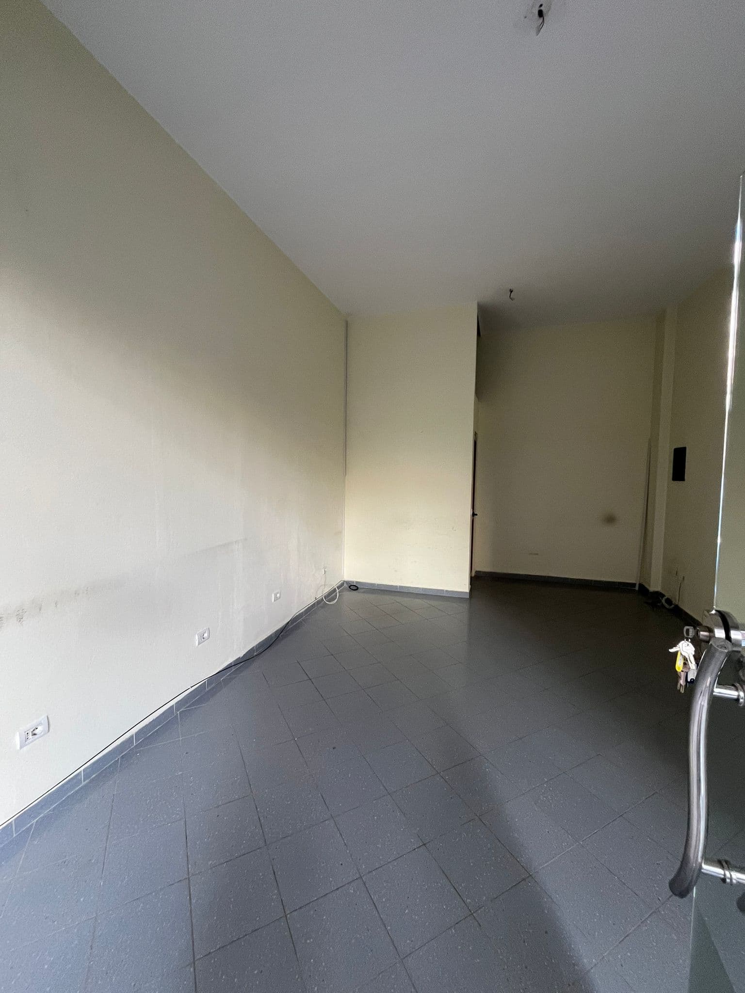 JEPET ME QERA AMBIENT BIZNESI ZONA PALLATIT SPORTIT DURRES