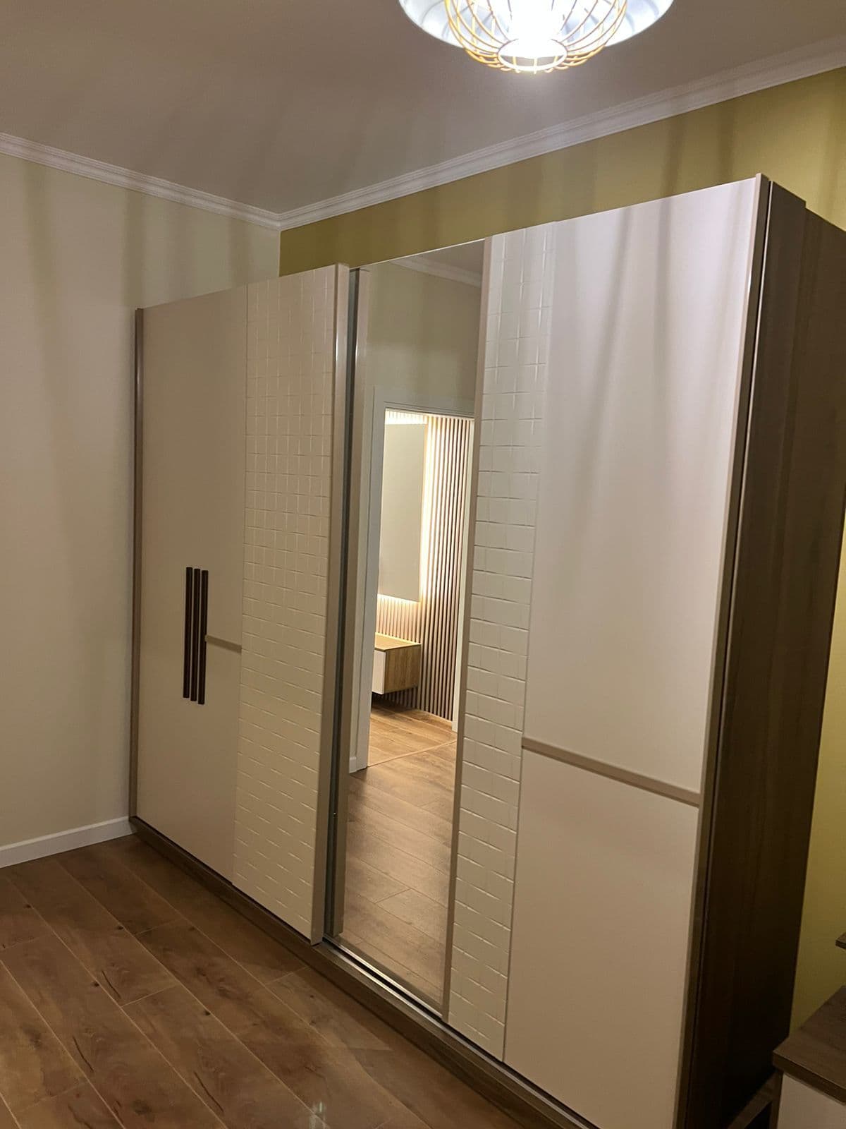 SHITET APARTAMENT 2+1 MUZEU DESHMOR DURRES 3